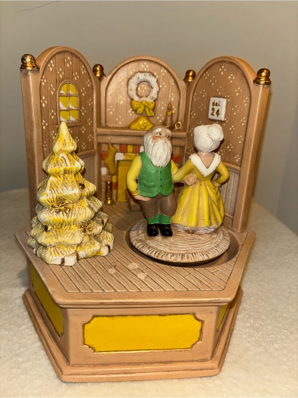 Holiday Dancing Couple Decorative Music Box - musical tune of First Day of xmas - Picture 4 of 8